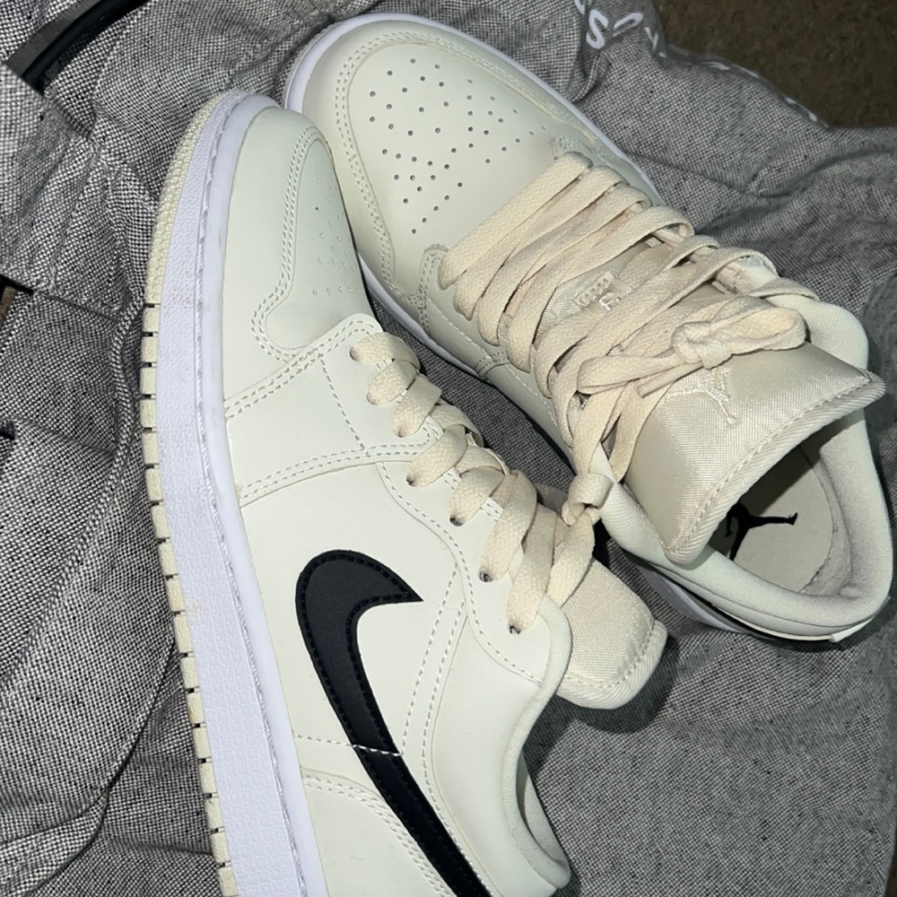 Women’s air Jordan 1 low